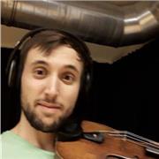 Soy profesor de violín que trabajo en orquestas profesionales y que además me gustaría ejercer como profesor